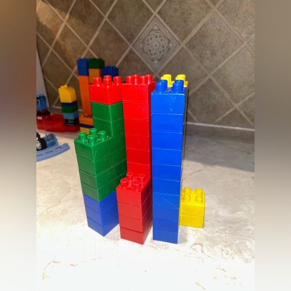 Mega Bloks creativity Building box around 300 Piece - Picture 13 of 15